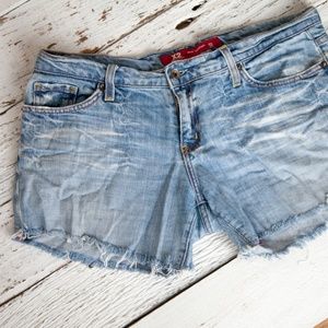 Distressed cut-off shorts